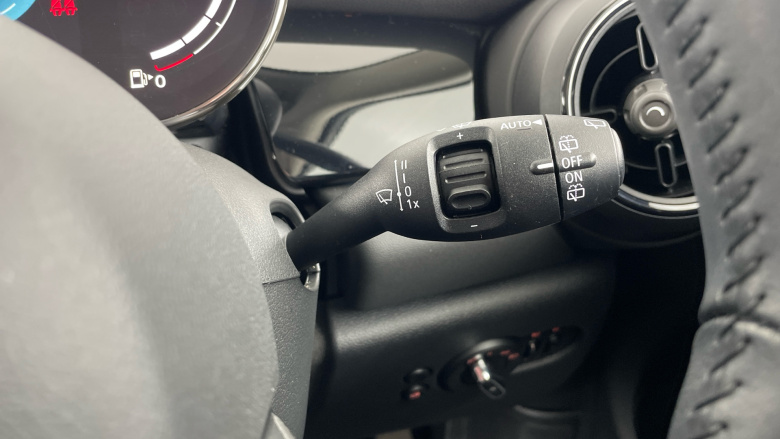 MINI Hatchback 1.5 Cooper Classic Premium 3dr Auto Petrol Hatchback